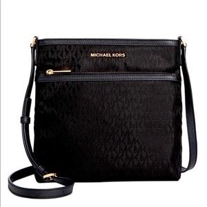 Michael Kors Kempton Medium Messenger Bag